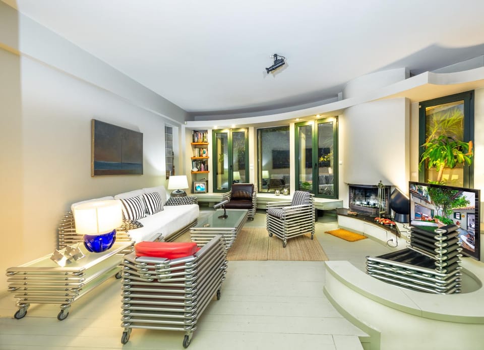 Communal lounge/ TV room, Bathroom, TV and multimedia, Coffee/tea facilities, Balcony/Terrace, Kitchen or kitchenette, Living room, Lounge or bar, Seating area, Dining area, Garden view, Street view