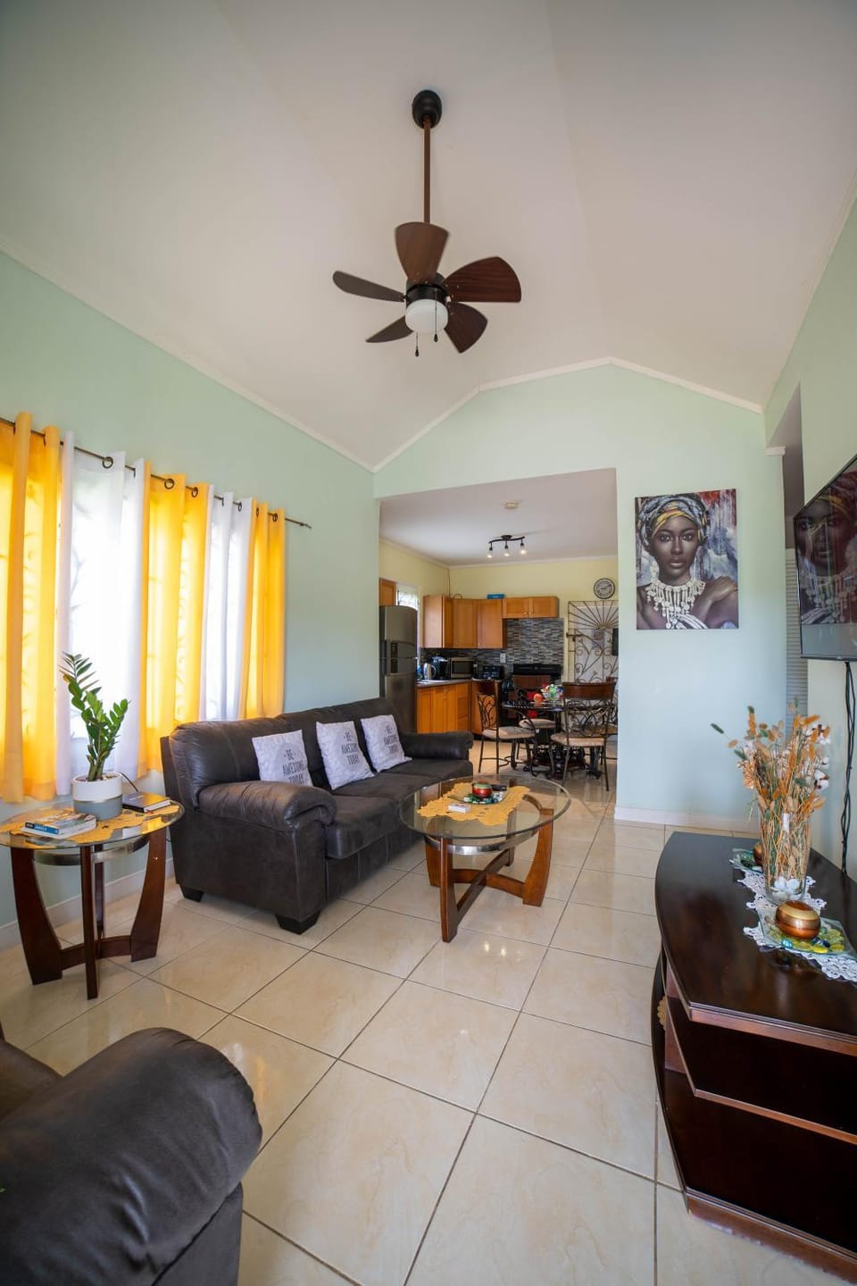 Communal lounge/ TV room, TV and multimedia, Living room, Area and facilities, fireplace, kitchen, kitchen