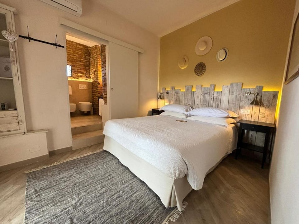 Bed, Photo of the whole room, Bedroom, air conditioner