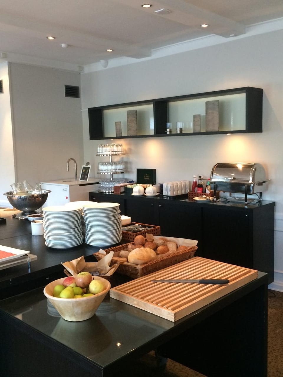 Restaurant/places to eat, Buffet breakfast