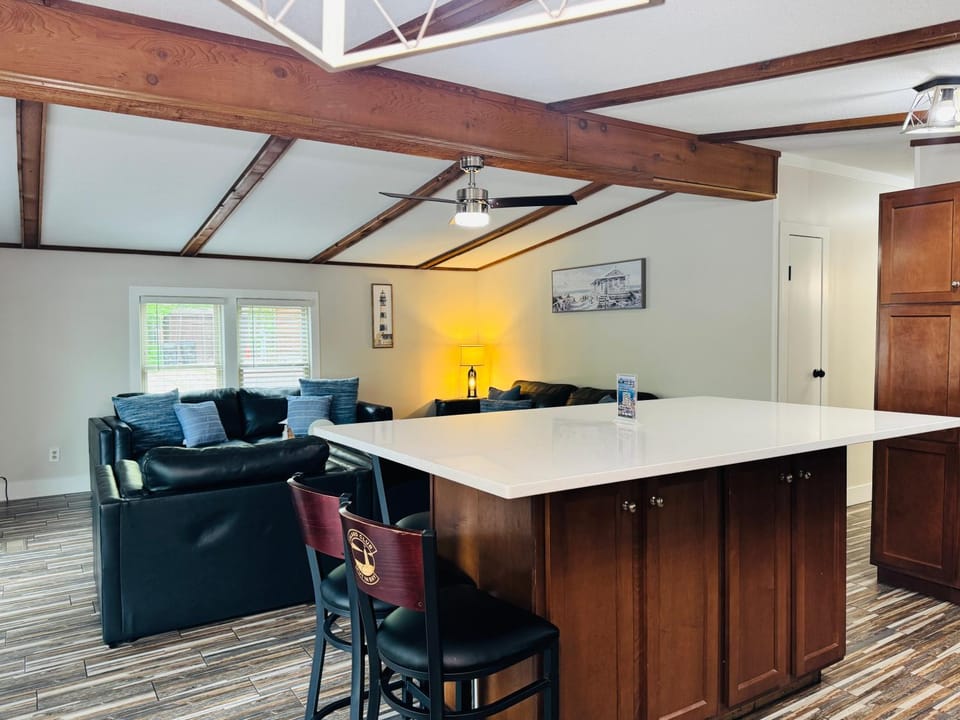 Put-in-Bay Island Club #6 House in South Bass Island