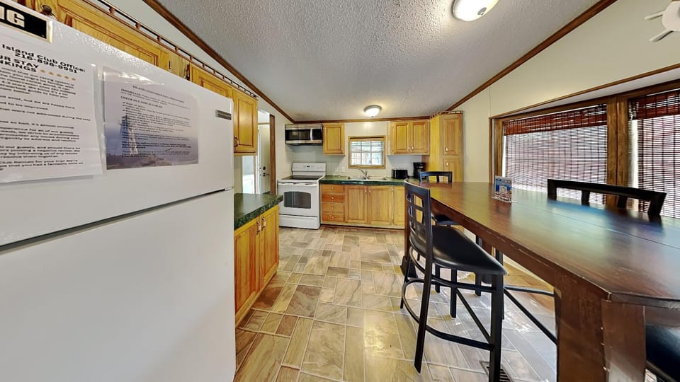 Put-in-Bay Island Club #51 House in South Bass Island