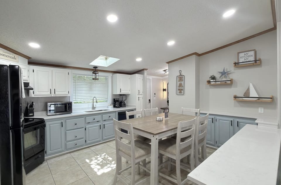 Put-in-Bay Island Club #102 House in South Bass Island