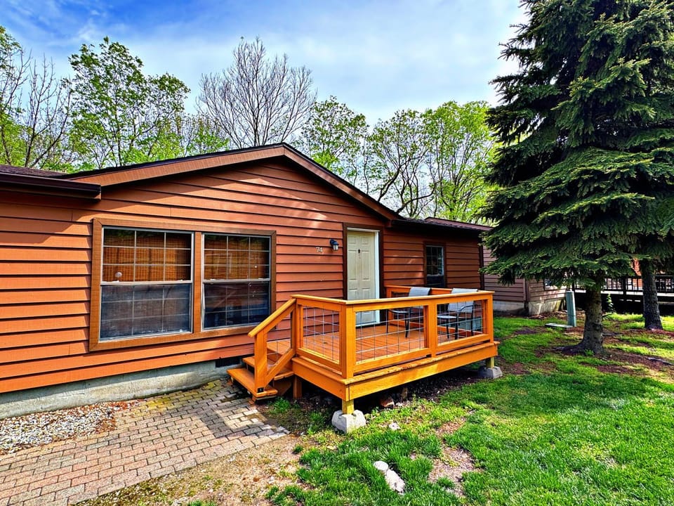 Put-in-Bay Island Club #74 House in South Bass Island