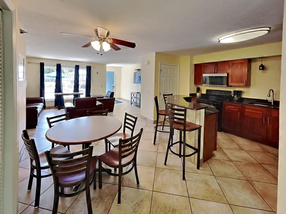 Put-in-Bay Poolview Condo #3 House in South Bass Island