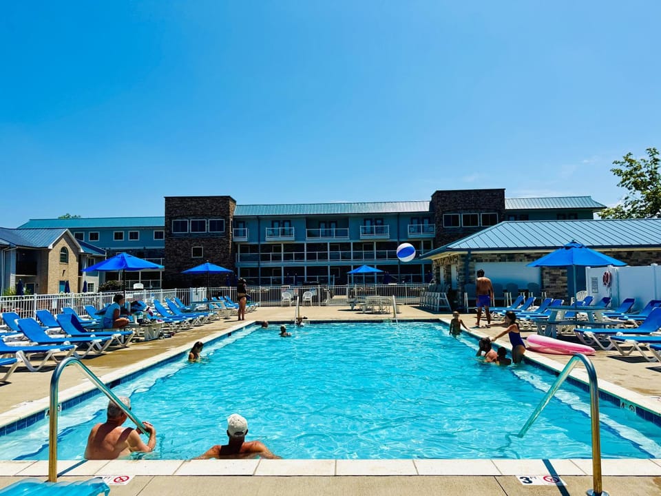 Put-in-Bay Poolview Condo #4 House in South Bass Island