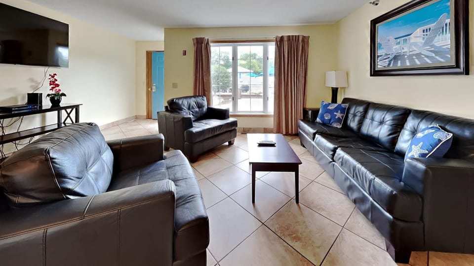 Put-in-Bay Poolview Condo #4 House in South Bass Island