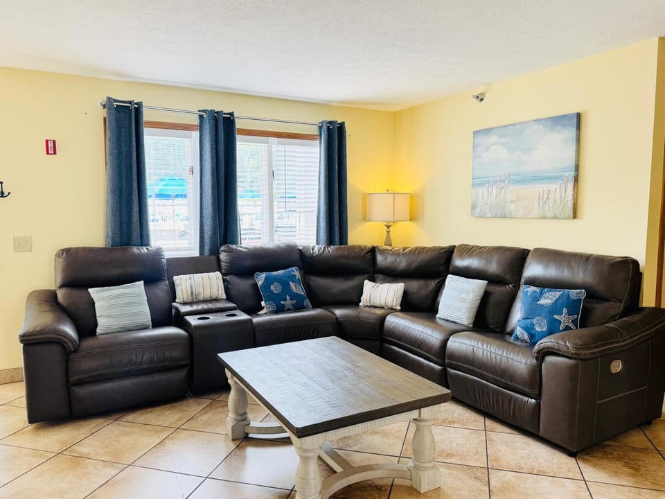 Put-in-Bay Poolview Condo #4 House in South Bass Island