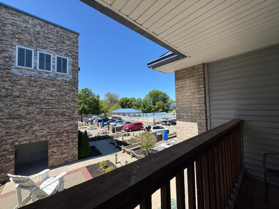 Put-in-Bay Poolview Condo #5 House in South Bass Island