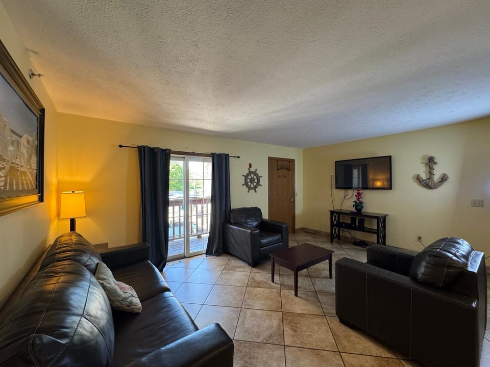 Put-in-Bay Poolview Condo #5 House in South Bass Island