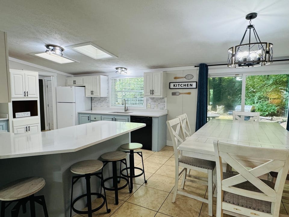 A Place at the Bay House in South Bass Island