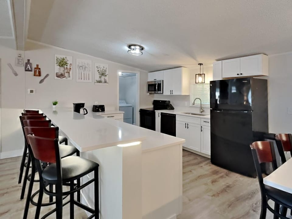 Put-in-Bay Island Club #4 House in South Bass Island