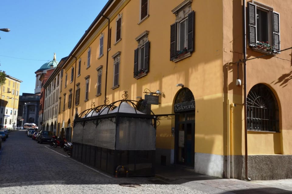 Facade/entrance, Day