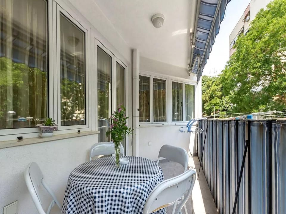 Balcony/Terrace, Seating area, City view, Landmark view