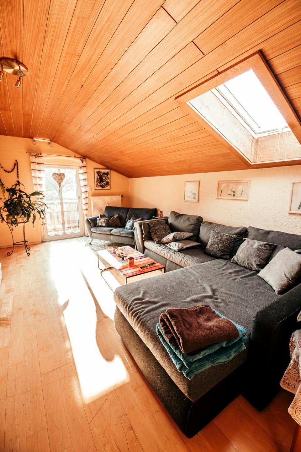 Living room, Photo of the whole room, Seating area