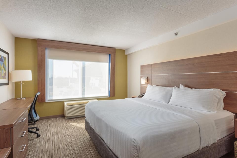 Photo of the whole room, Swimming pool, Breakfast, microwave