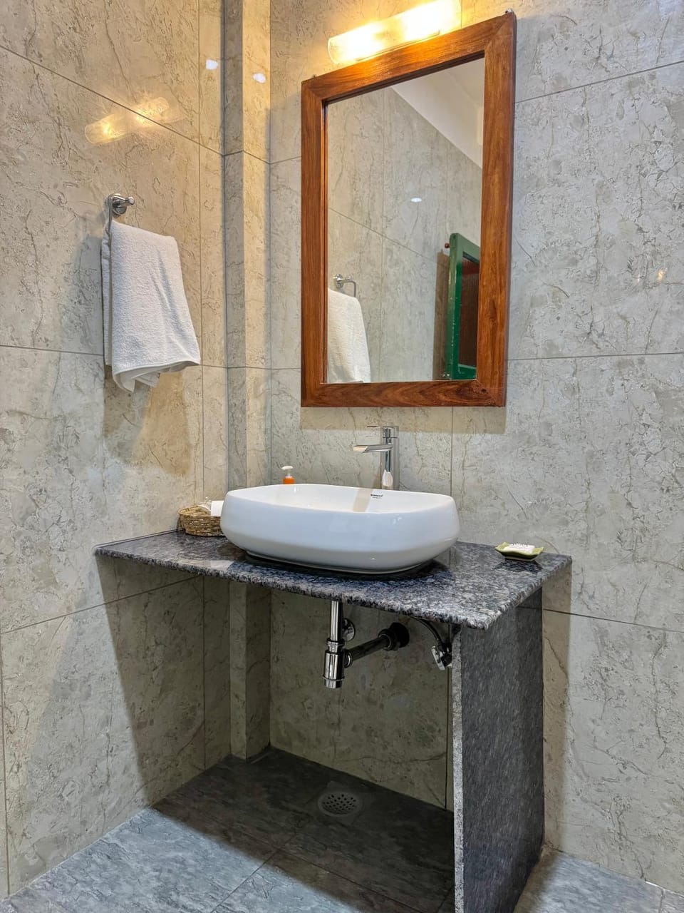 Bathroom, towels
