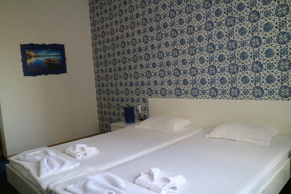 Shower, Toilet, Bathroom, TV and multimedia, Coffee/tea facilities, Bedroom, Inner courtyard view