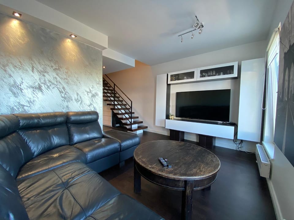 Living room, Family