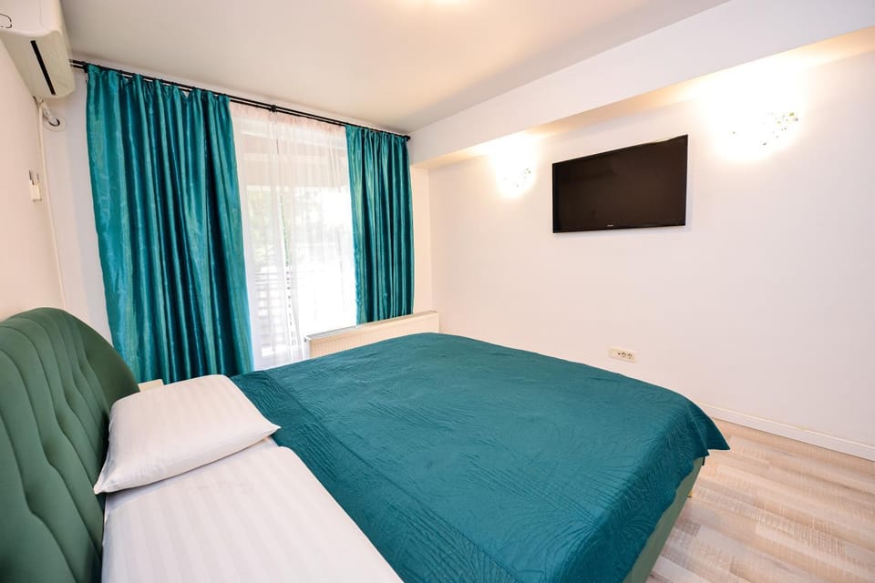 Bed, TV and multimedia, Bedroom, air conditioner