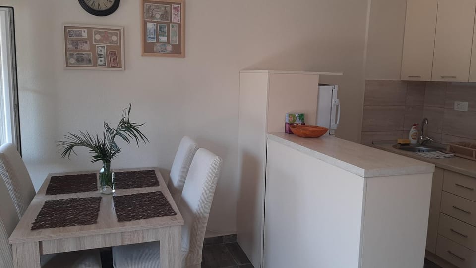 Apartments Krivokapic Kotor Bed and Breakfast in Dobrota