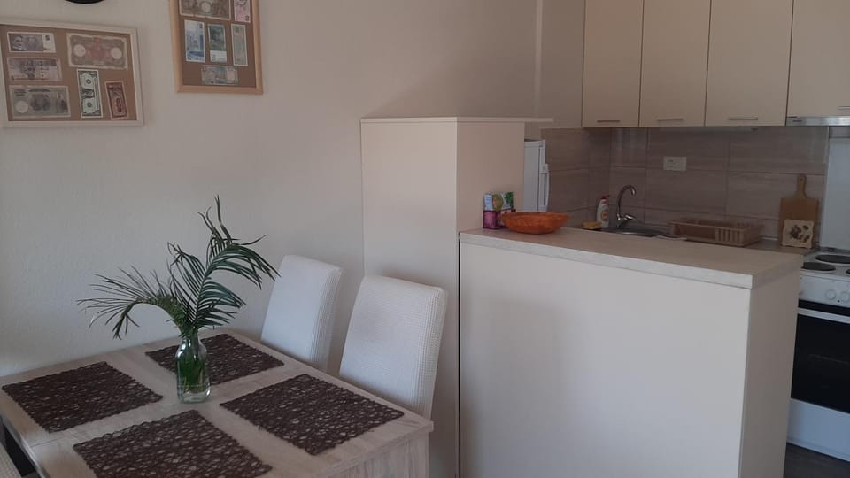 Apartments Krivokapic Kotor Bed and Breakfast in Dobrota