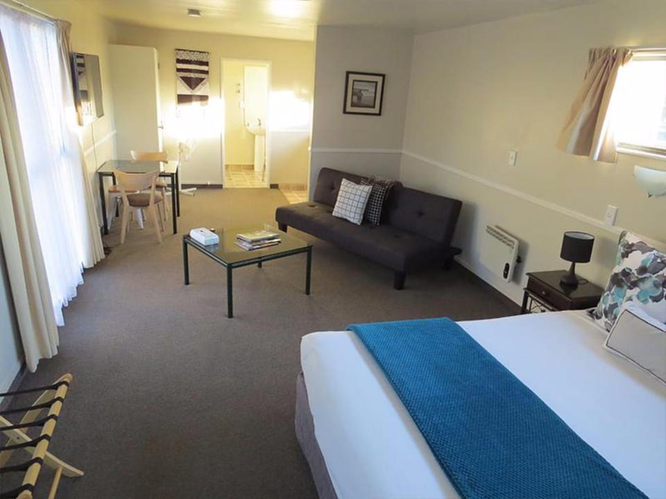 Living room, Bedroom, room service