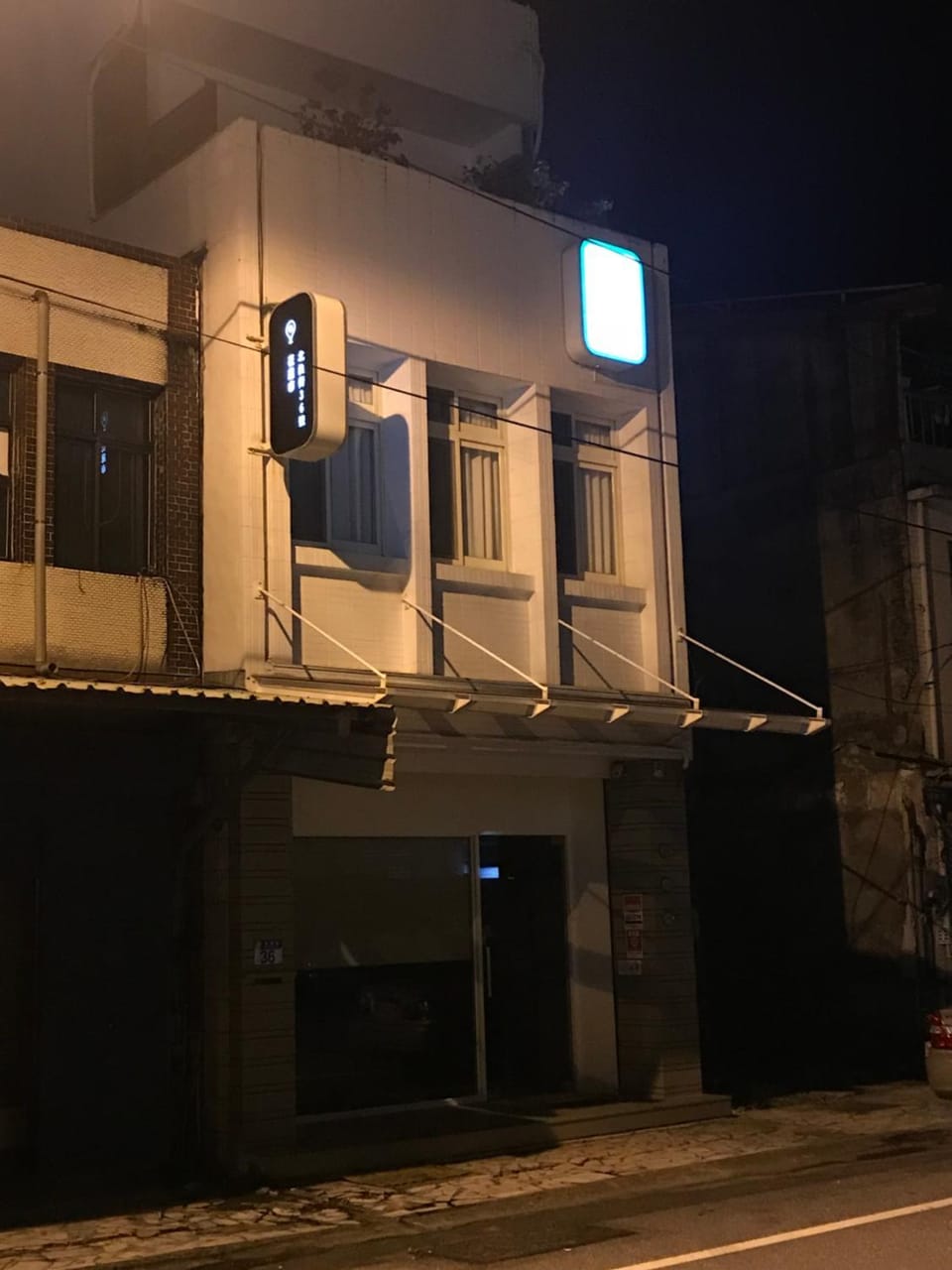 Property building, Facade/entrance, Night