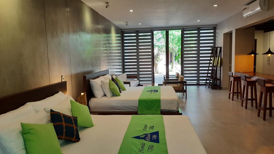 Bed, Living room, Photo of the whole room, Seating area, Bedroom, air conditioner
