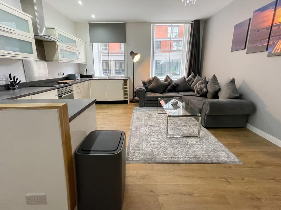 Exquisite 2BR Flat near Central Train Station Apartment in Glasgow