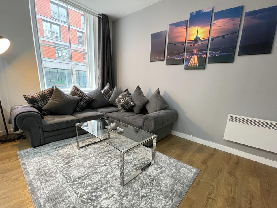 Exquisite 2BR Flat near Central Train Station Apartment in Glasgow