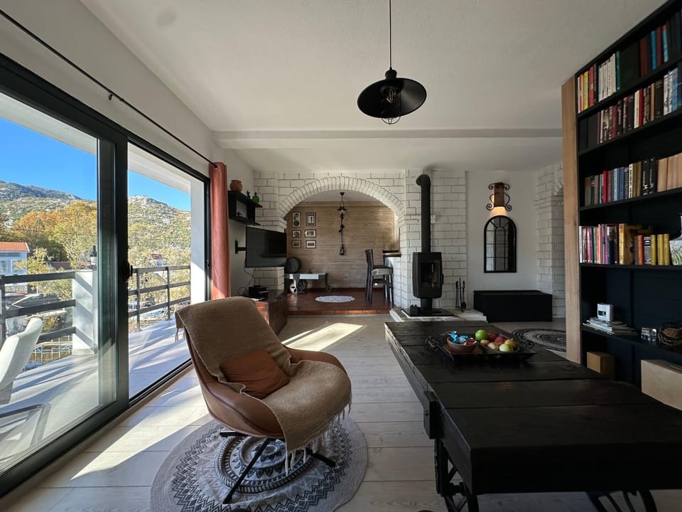 Natural landscape, Library, Living room, Seating area