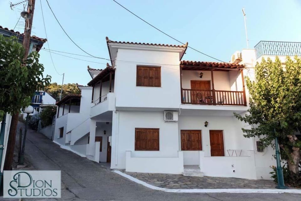 Facade/entrance, Neighbourhood, Beach, On site, Street view