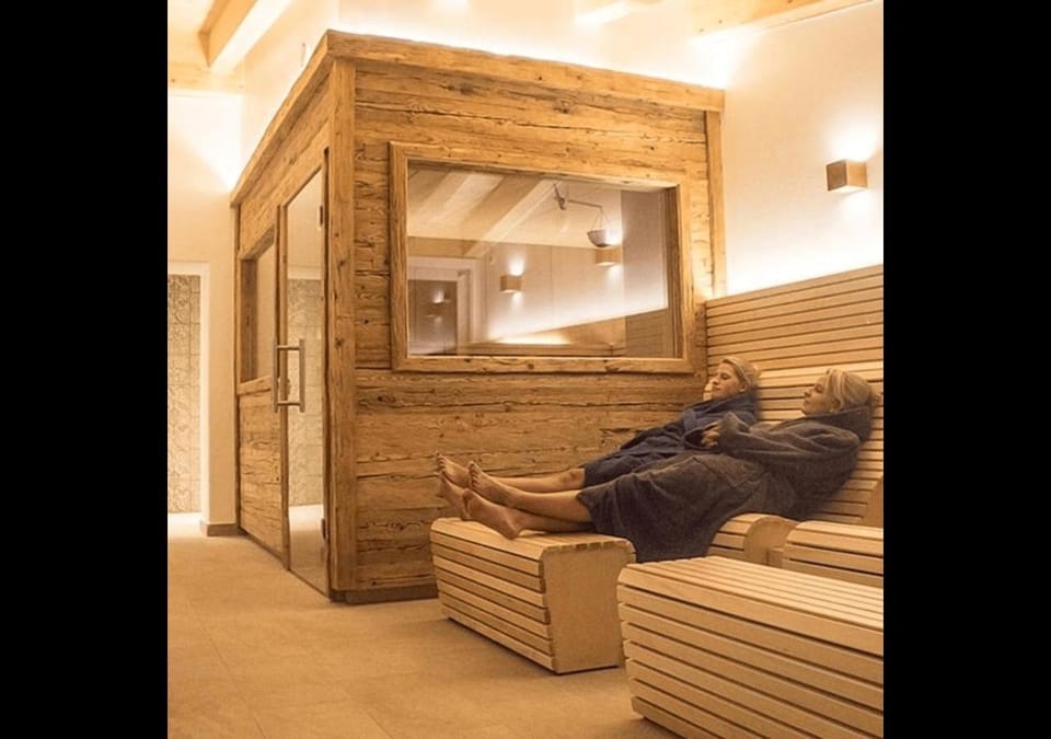 Sauna, Swimming pool