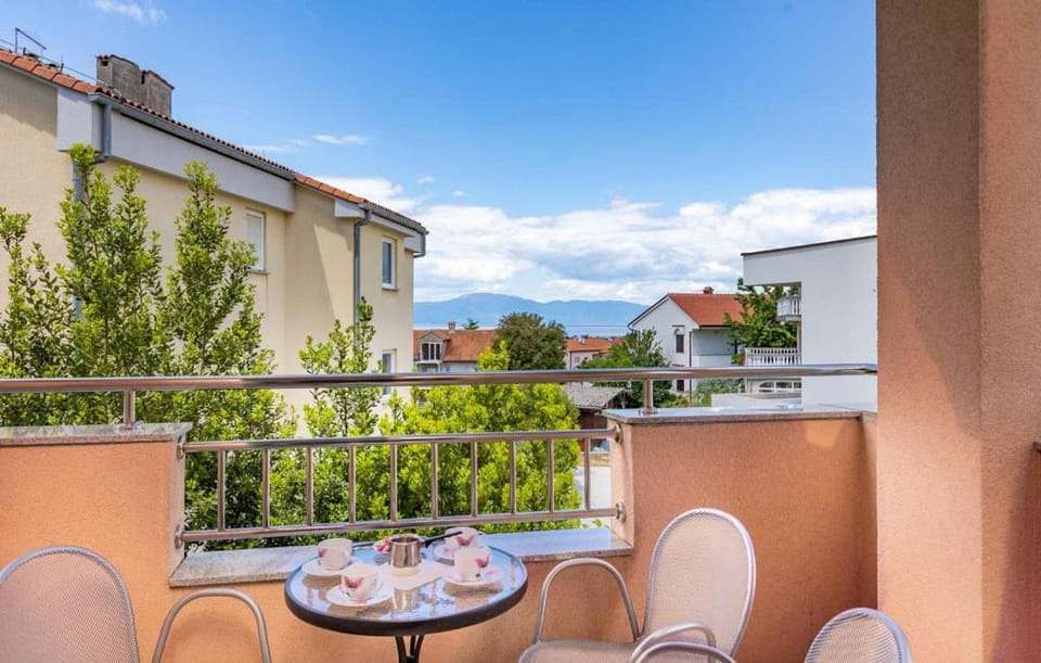 View (from property/room), Balcony/Terrace, Seating area