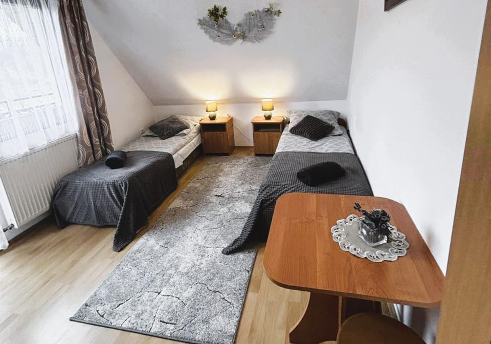 Bed, Photo of the whole room, Seating area, Bedroom