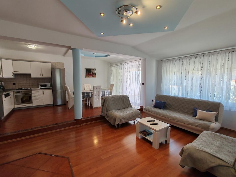 Kitchen or kitchenette, Living room, Seating area
