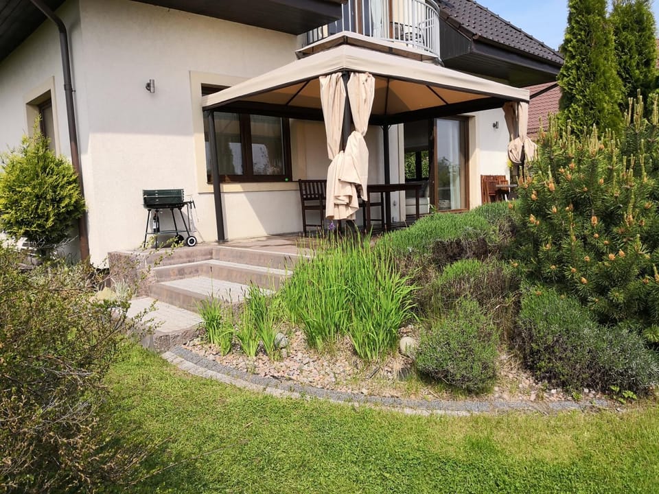 Property building, Patio, Facade/entrance