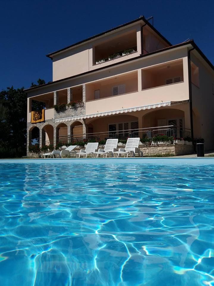 Property building, Day, Swimming pool