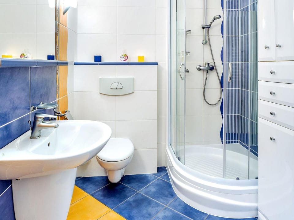 Shower, Toilet, Bathroom