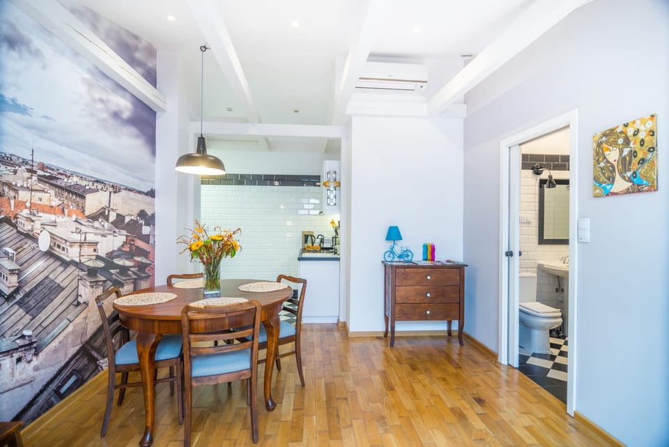 Bathroom, Kitchen or kitchenette, Living room, Dining area, Lunch, Dinner