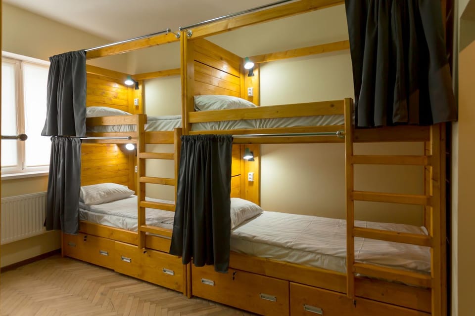 Photo of the whole room, Decorative detail, bunk bed