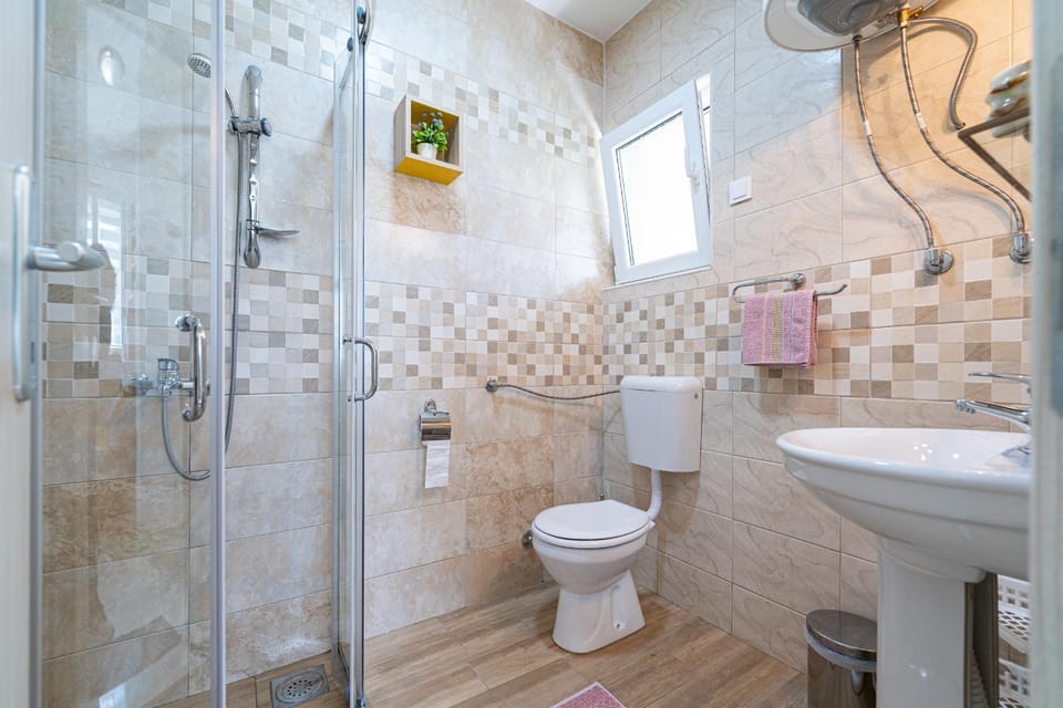 Shower, Bathroom, towels