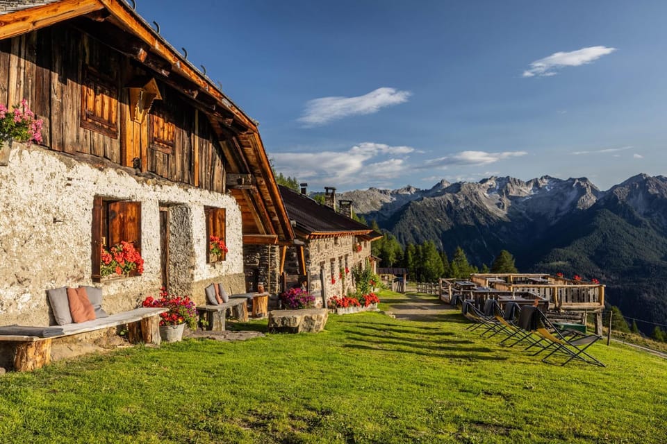 Property building, Day, Garden, Garden view