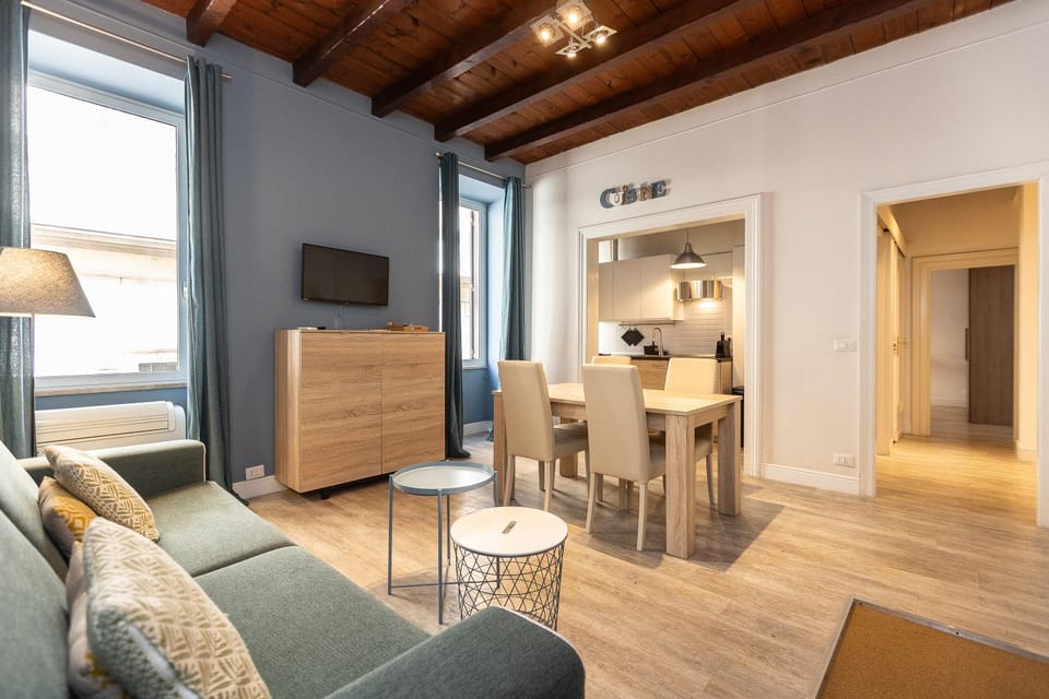 TV and multimedia, Kitchen or kitchenette, Living room, Seating area, Dining area