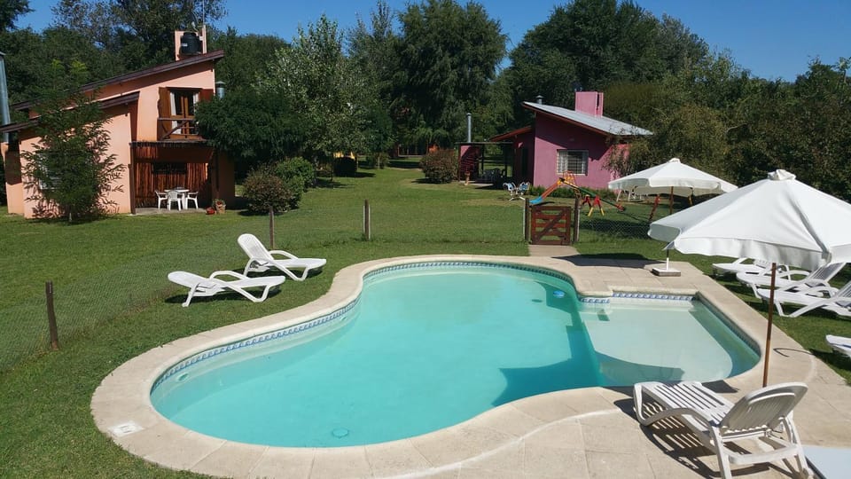 Property building, Patio, Spring, Day, Natural landscape, Garden, Garden view, Pool view, Swimming pool, sunbed