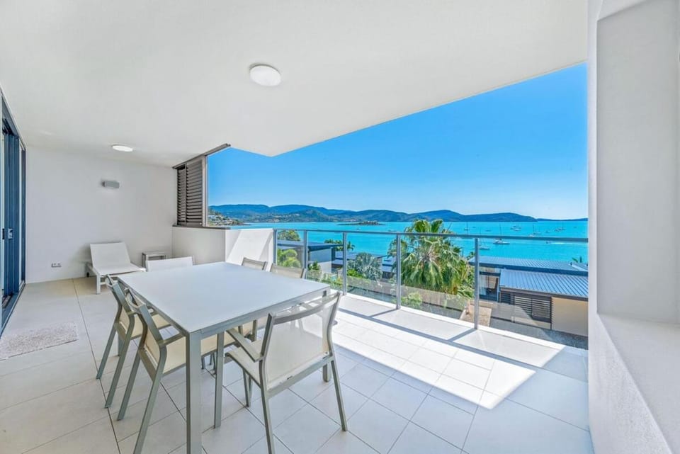 Executive on Whisper Bay - Cannonvale Apartment in Whitsundays