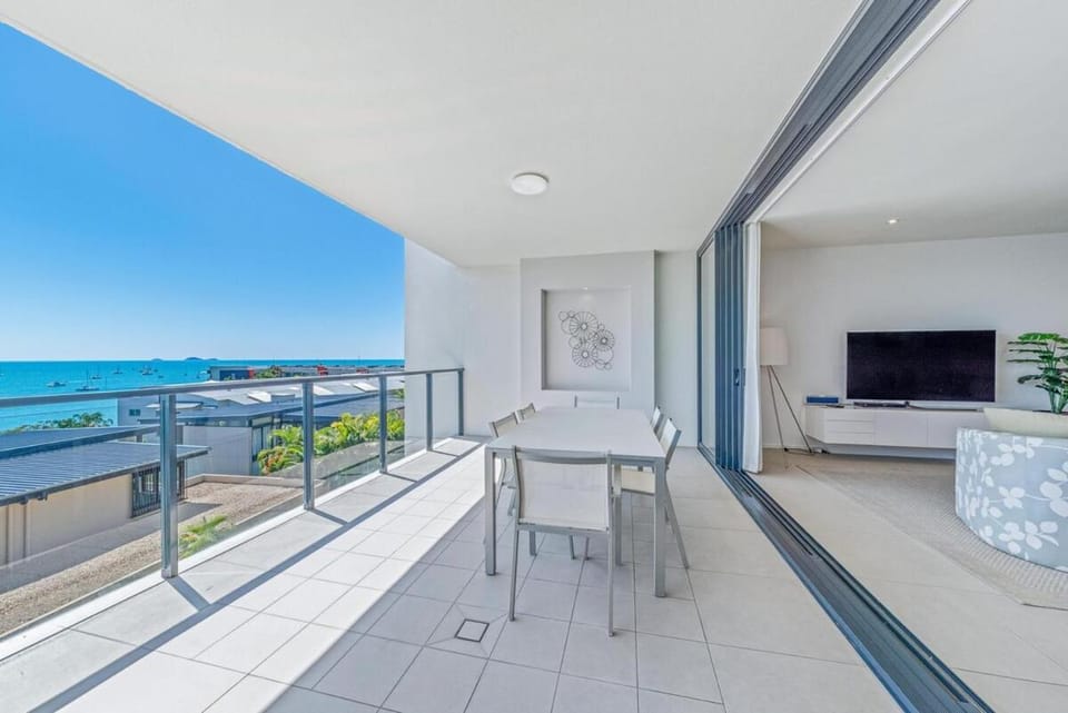 Executive on Whisper Bay - Cannonvale Apartment in Whitsundays