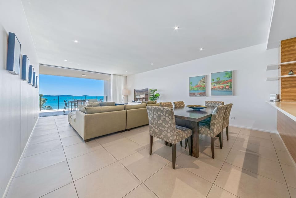 Living room, Dining area, Sea view