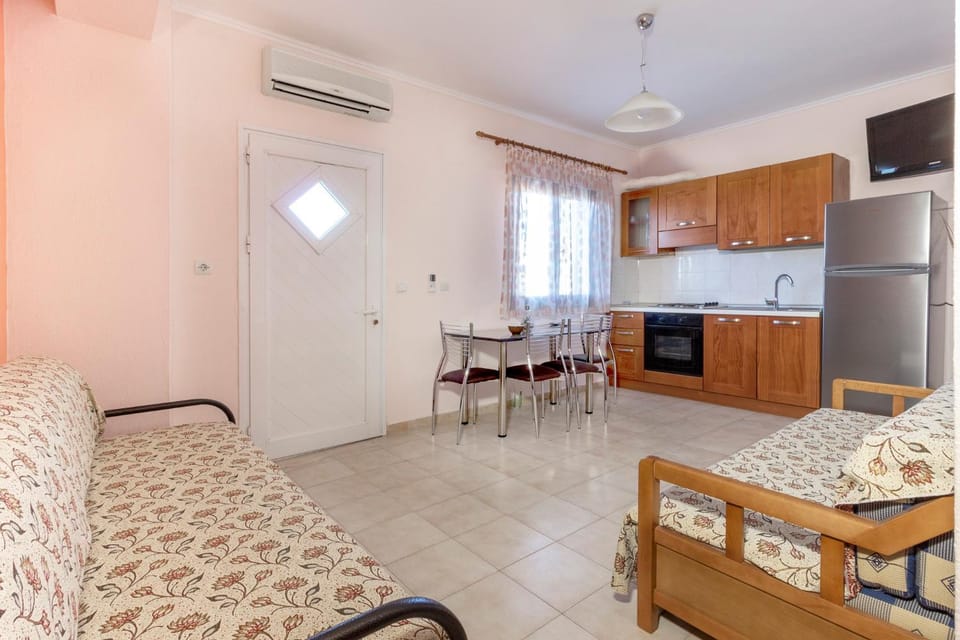 TV and multimedia, Kitchen or kitchenette, Dining area